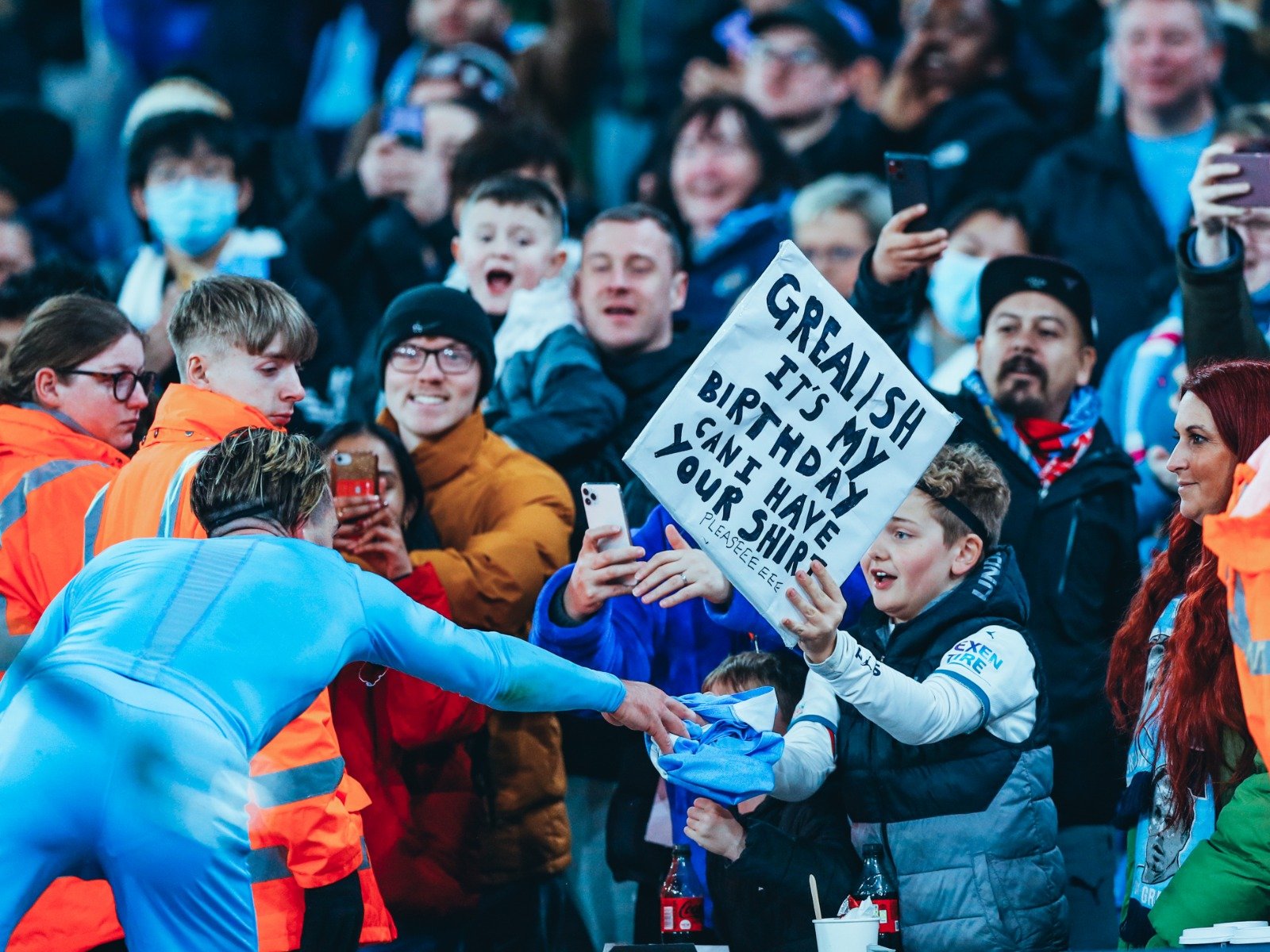 尽管他如今 尽管他如今